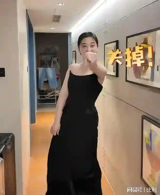 梅婷北京豪宅内景曝光，十个人住一栋别墅，屋里有些杂乱