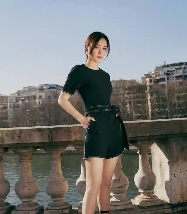 事实证明，袁姗姗消失内娱，走上于正为她铺的新路
