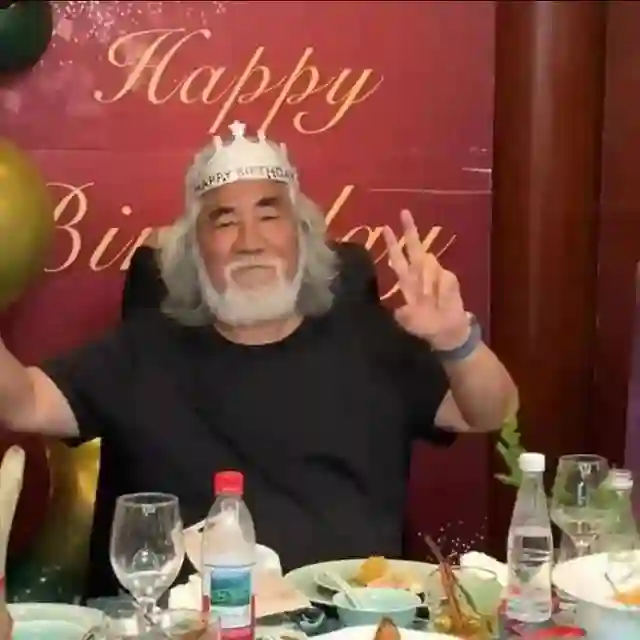 彻底不装了！张纪中夫妇人设崩塌，原来好恩爱都是“装”出来的