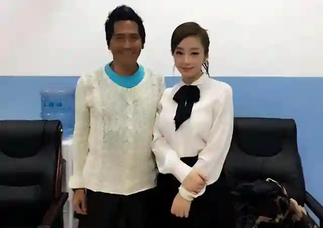 孙丽雅：嫁大24岁歌手齐秦，婚后连生两胎，一家四口其乐融融