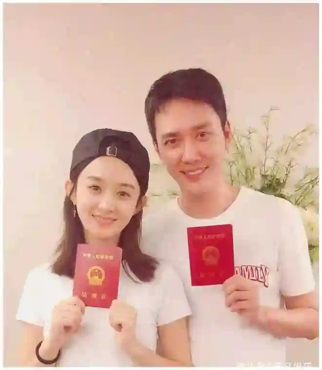 赵丽颖冯绍峰复婚了？小号被扒至今未换情头多次同框，双方未回应