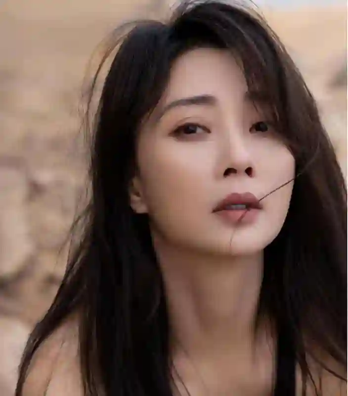直到看完殷桃的家，终于明白她45岁却不着急结婚生子的原因了