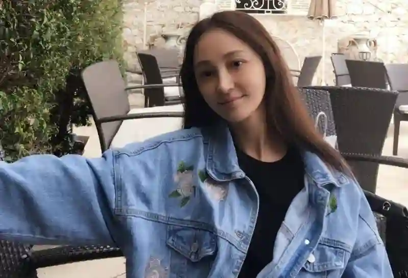 43岁姚笛近照曝光，结婚又离婚，退圈10年她变成了这样