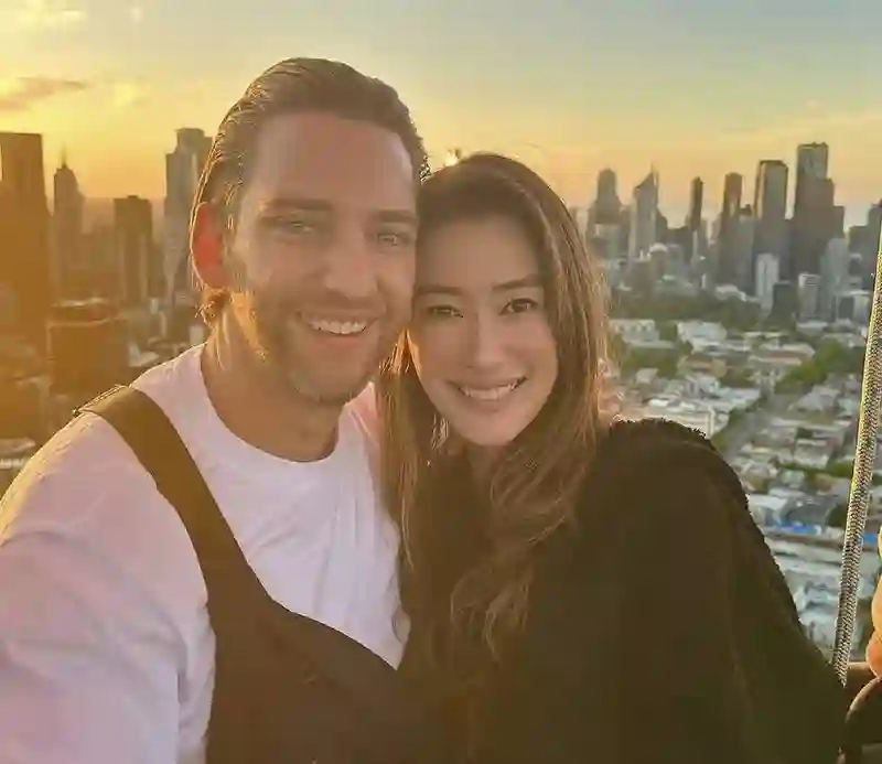 恭喜！香港知名女星怀孕九月临盆在即，挺巨大孕肚宣布二胎性别