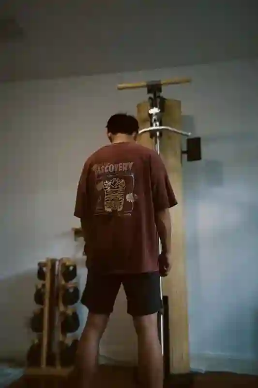 郑恺520晒一家五口日常，陪年迈父亲坐地铁，偷偷给他拍照很孝顺