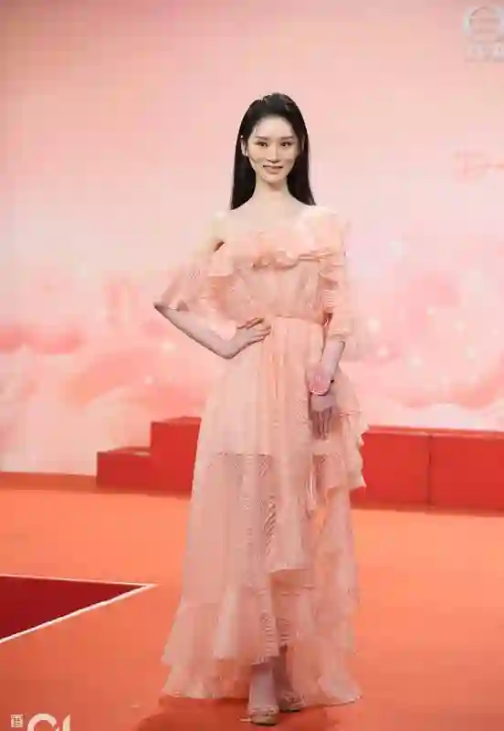 2025香港小姐14强群芳争艳！高学历佳丽自信绽放颜值盛宴