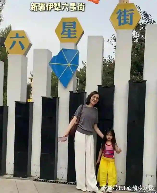 麦迪娜婆媳同游新疆打卡六星街，保姆跟着带娃，儿子女儿都超萌