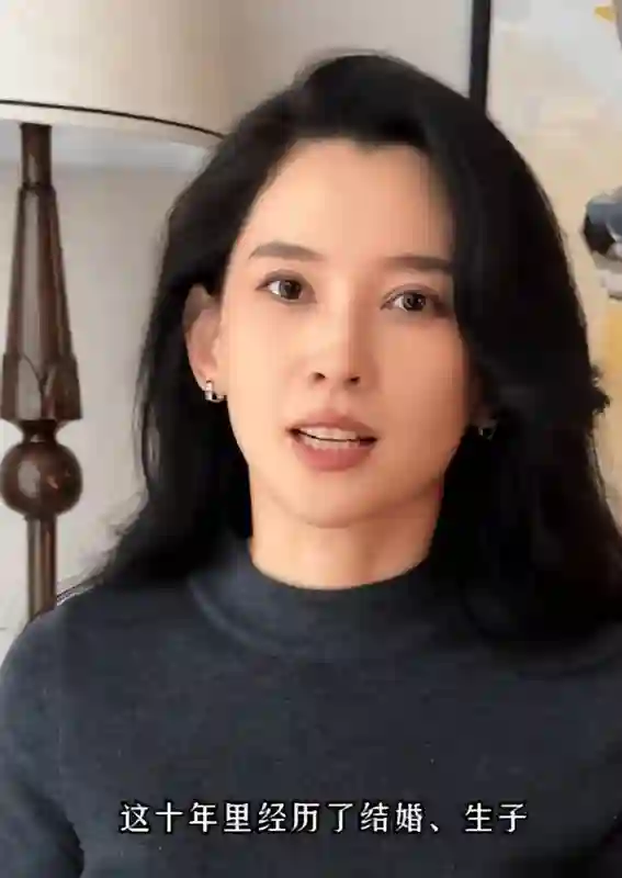 汪峰宁静牵手引争议，森林北删汪峰相关视频，晒童年照引发热议