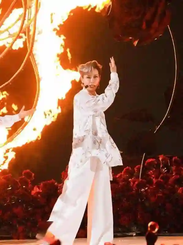 61岁影后拒绝摆烂 叶童靠硬核唱跳逆袭登顶 黑马李晟杀入前三太炸裂