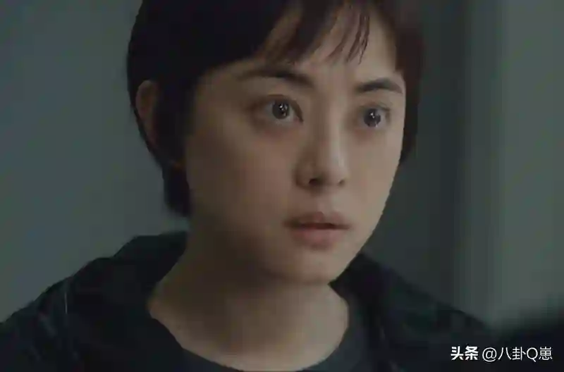 一脸凶相的孙俪能算大美女吗？看看她与杨幂、周迅的合照就明白了