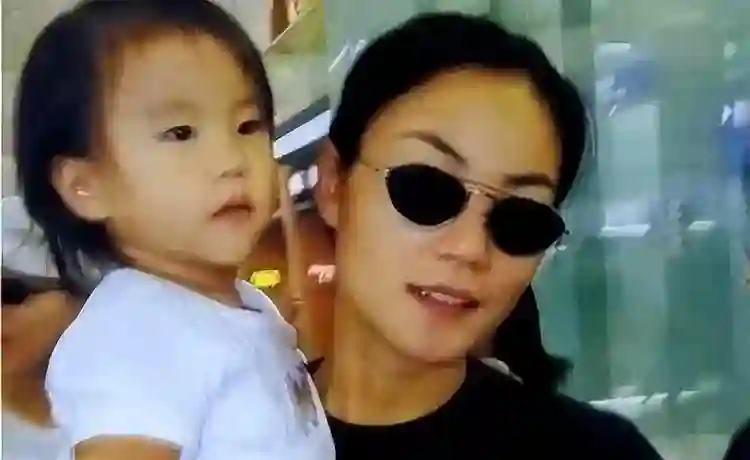 窦靖童近况证明，“抽烟喝酒打麻将”的王菲，确实是个很好的妈妈
