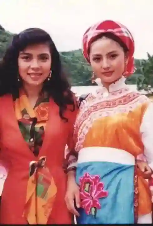 25岁香消玉殒！《还珠》最美香妃去世24年：父亲哥哥随她而去，只剩他年年扫墓