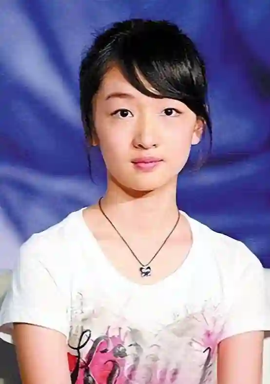 驴脸、龅牙、平胸，4位女星外貌争议，凭啥红遍大江南北？