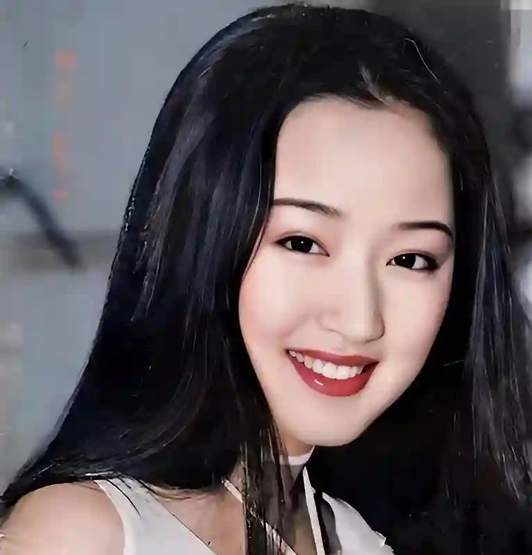 53岁杨钰莹现状：和母亲定居深圳，在豪宅种菜生活惬意，仍未结婚