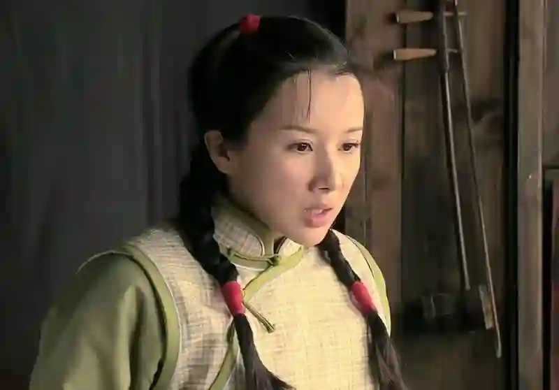 孙菲菲旧事重提？女星走红前的辛酸事盘点：赵丽颖被孤立、杨幂挨巴掌