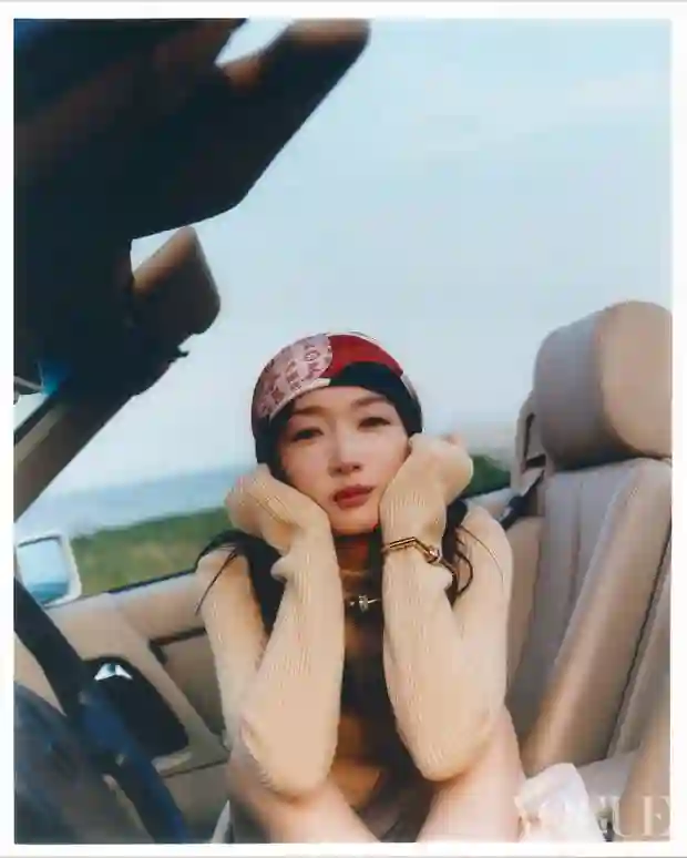 周冬雨马思纯曾国强十年后同框！搂肩合照尽显深厚情谊