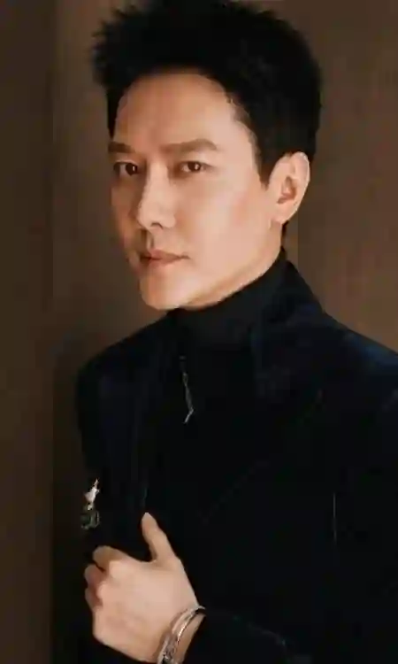 赵丽颖新欢被曝负面引争议，冯绍峰评论区炸锅