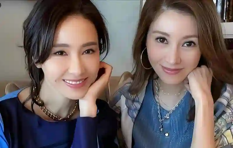 52岁钟丽缇凌晨卖货养家，错失豪门后的生活，现状如何？