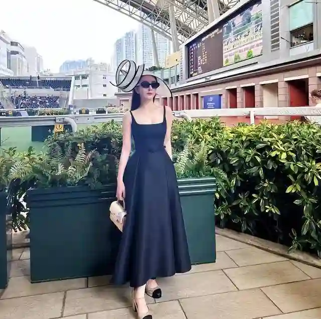 郭富城官宣娇妻怀三胎后，方媛高调晒全家福，升级五口之家好幸福