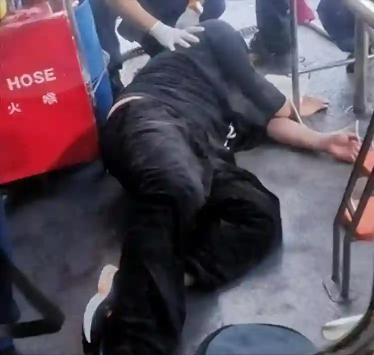 生日轰动香港，大咖给足面子，被炮轰不断的26岁香港顶流姜涛凭啥