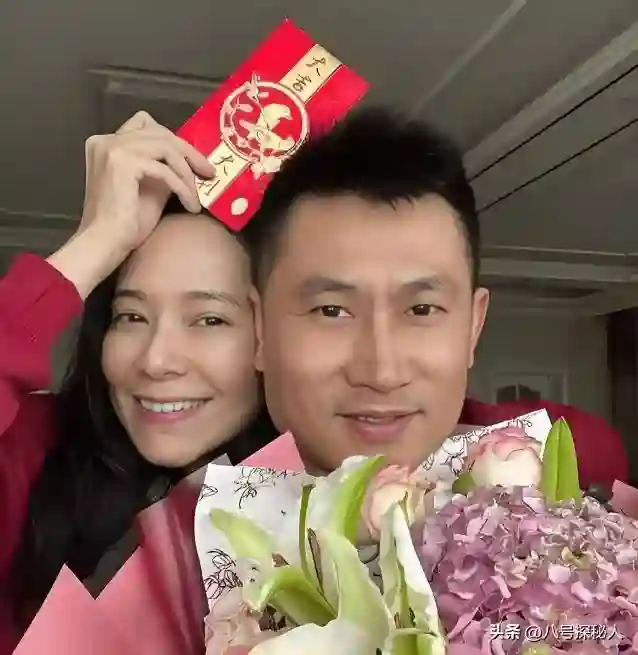 混血港姐下嫁农村“穷小伙”，“倒贴”丈夫3套房，如今怎样了