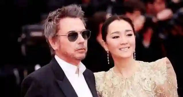 70岁米歇尔表白52岁巩俐：嫁给我，我年入5亿！巩俐：我每周做4次有氧运动，你跟得上吗？