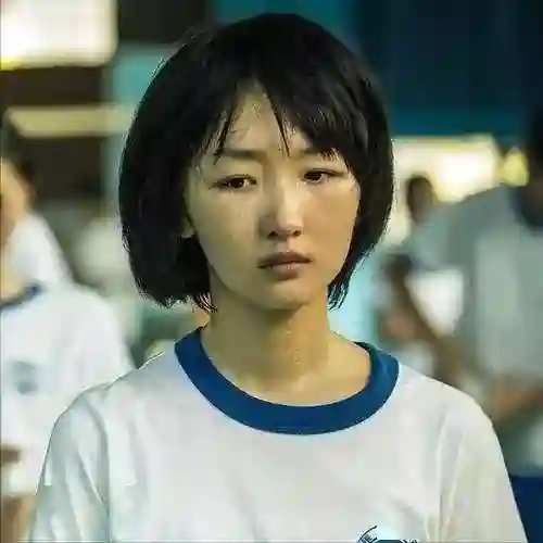 33岁周冬雨面相变了，事实证明，入圈时张艺谋的忠告，拉了她一把