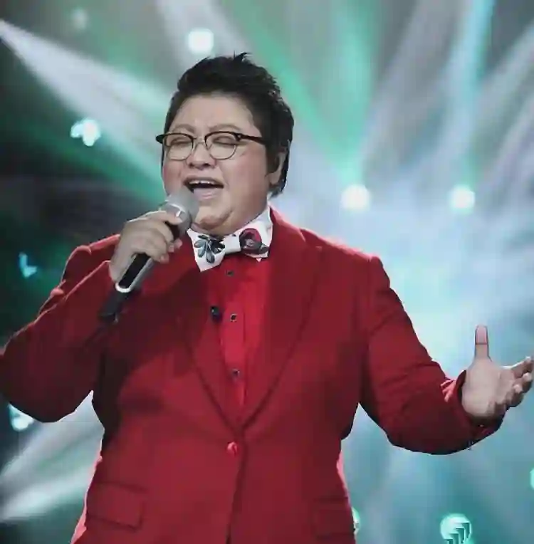 “骗”了我们30年，韩红父亲竟是家喻户晓的他，难怪都不敢得罪她