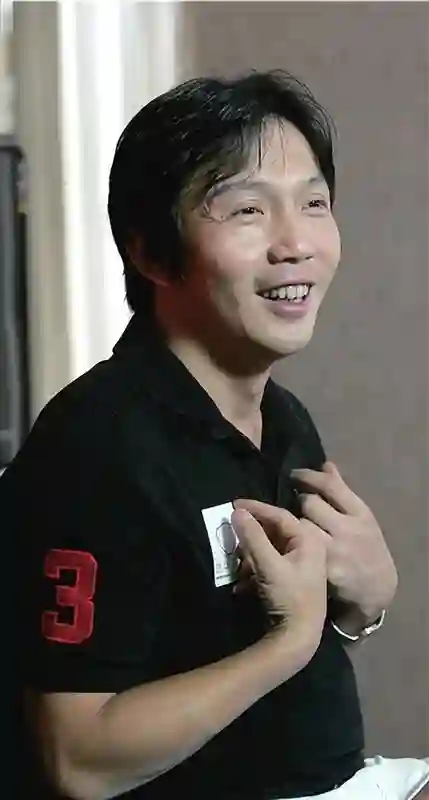 江一燕携夫走红毯，到处认干爹的茶艺大师，如今想靠浪姐“洗白”