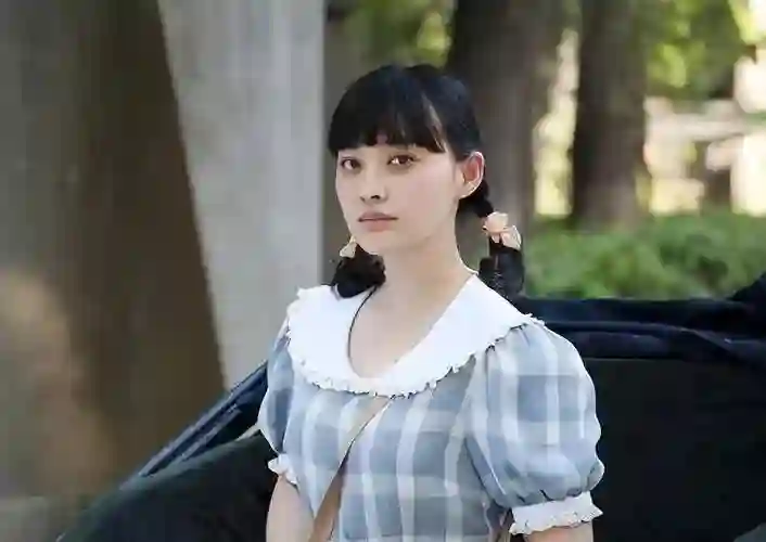 50岁梅婷南京被偶遇，路人视角难以言喻，腰粗脸大肉眼泡加大背头