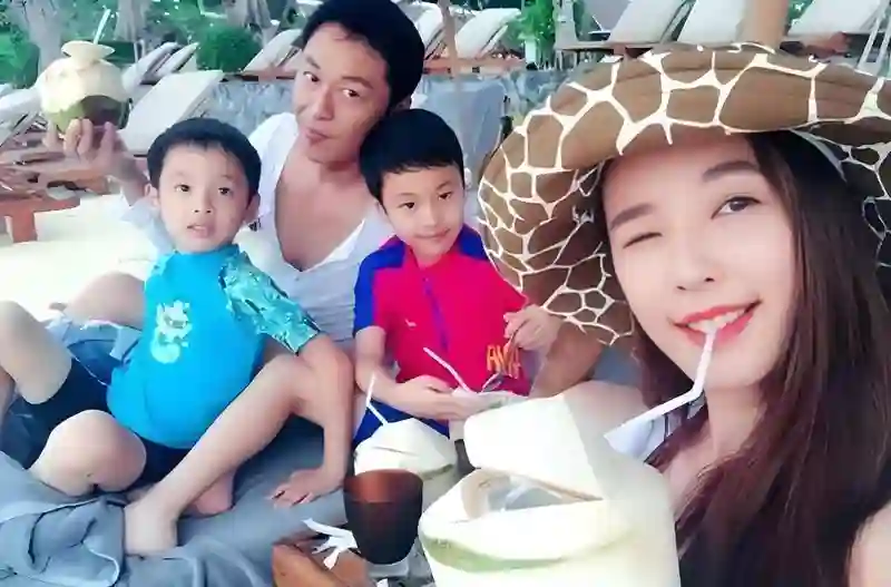 马景涛与吴佳尼离婚8年：他单身事业暗淡，她独自带两个儿子生活