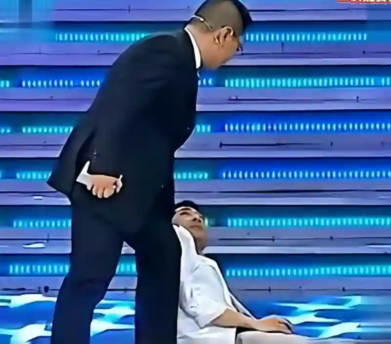 口无遮拦，咸猪手人品堪忧，这些令人讨厌的主持人没一个是冤枉的