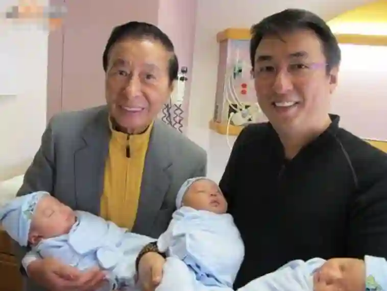 她14岁就长得“倾国倾城”，被富豪花8亿娶回家，8年生下4个娃娃