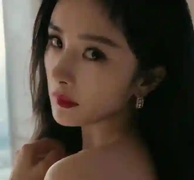 落毛普思不如鸡！否认靠黄晓明“红”的杨颖，离婚后“混”成这样