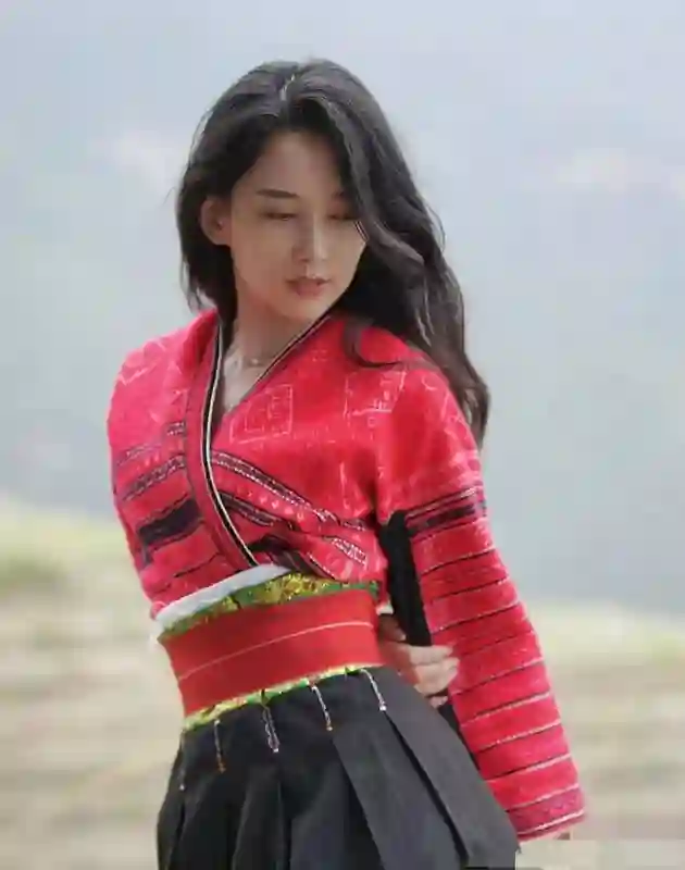 34岁汪峰女友森林北桂林美照惊艳，大长腿“柯基臀”引热议，未来或将低调完婚？