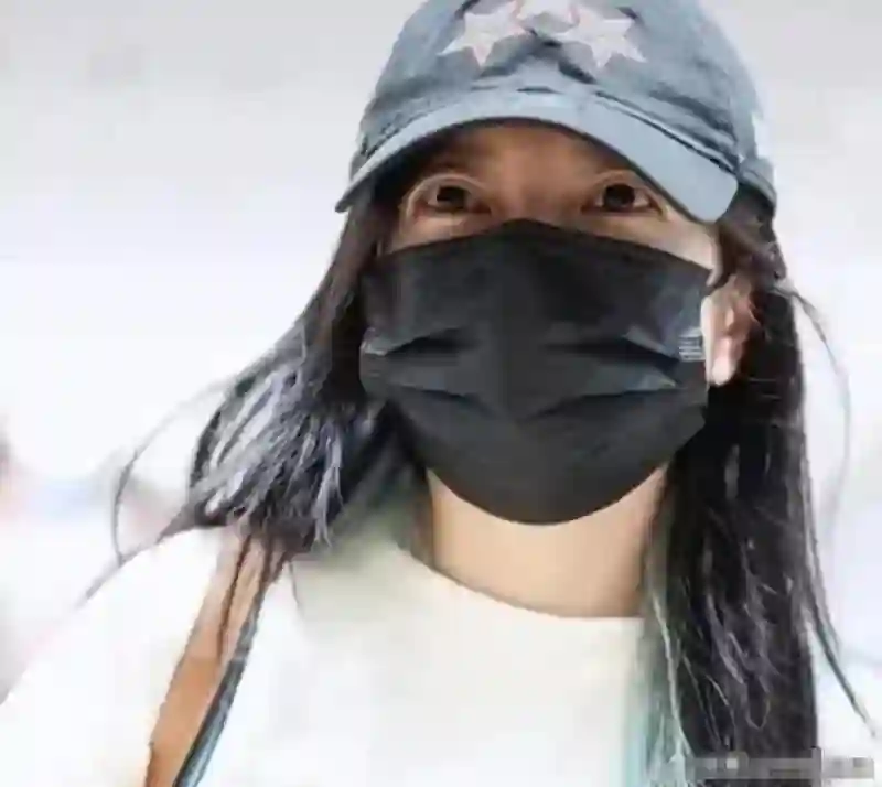 拔出萝卜带出泥！49岁赵薇近况被曝，原来圈内封杀只是冰山一角