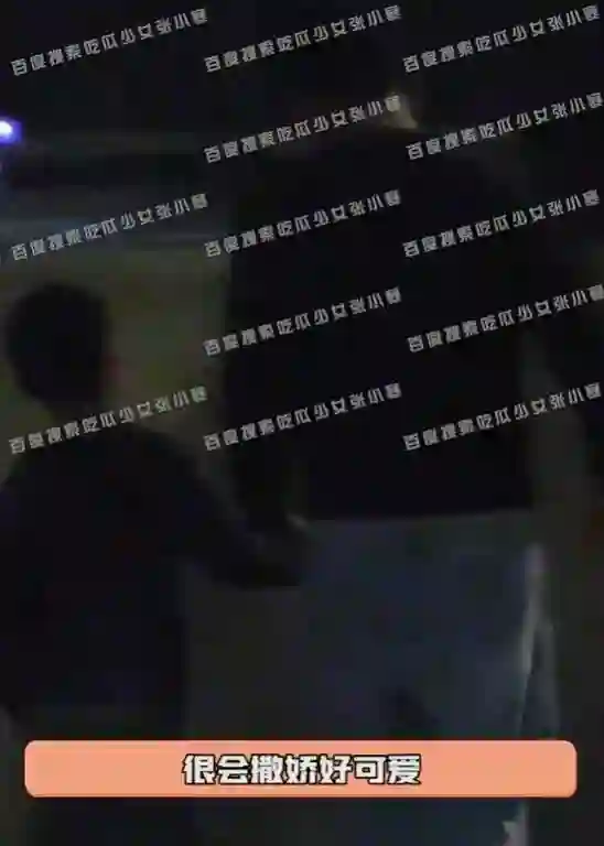 目击者回应赵丽颖赵德胤同游公园，赵德胤牵的是自己的孩子？