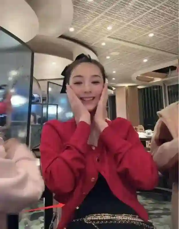 郭富城宣布方媛怀三胎！又是发红包，又是敬酒，全是讨好妻子一家