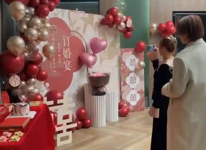 石凯被指曾订婚，语音聊天记录曝光，“出轨、PUA” 争议升级
