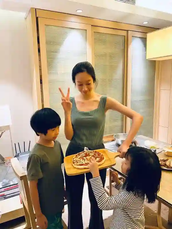 还记得黄觉的儿子小核桃吗，比爸爸还高了？