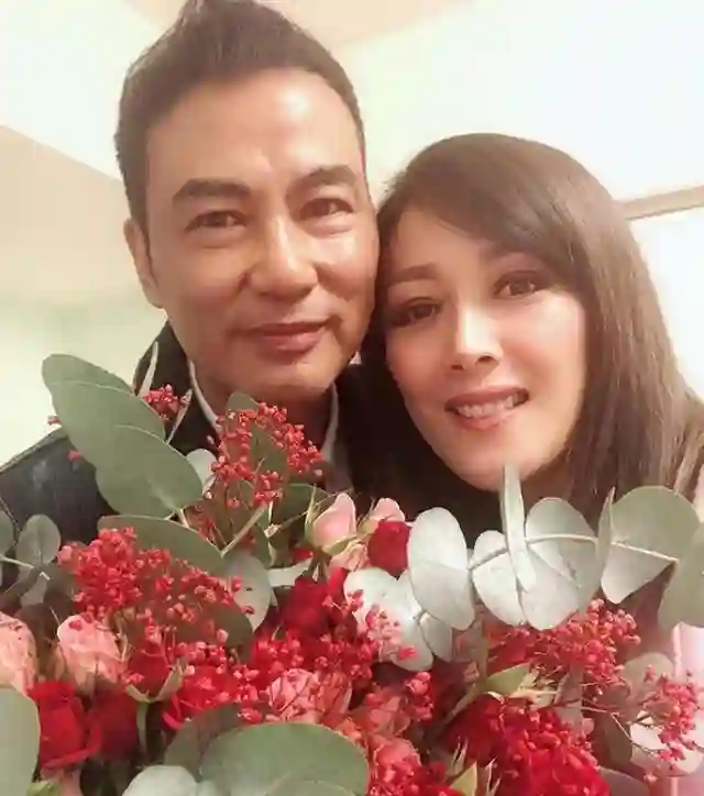 任达华：出道43年0绯闻，为爱丁克，50岁老来得子泪流满面