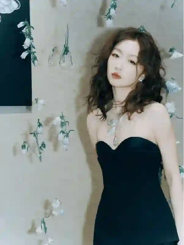 嫩回20岁的周冬雨是“普女”变身模板，保鲜秘诀竟然是依靠这个！
