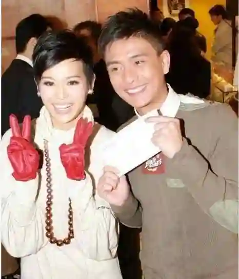 这次，黄宗泽终于不装大度了，句句不提胡杏儿，但句句都戳她心窝