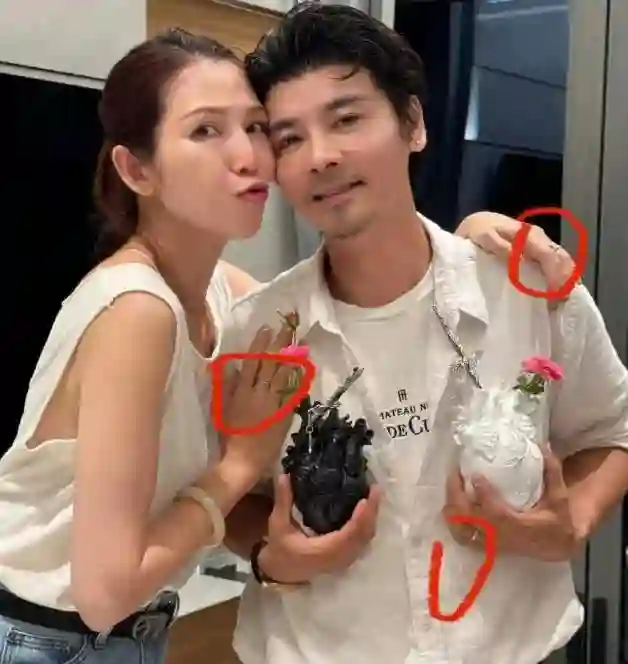 51岁张晋在香港庆生！蔡少芬表白，在公司天台烧烤，小儿子好调皮