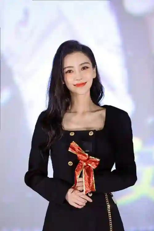 今非昔比！杨颖近照曝光，身材走样，小肚腩惹关注