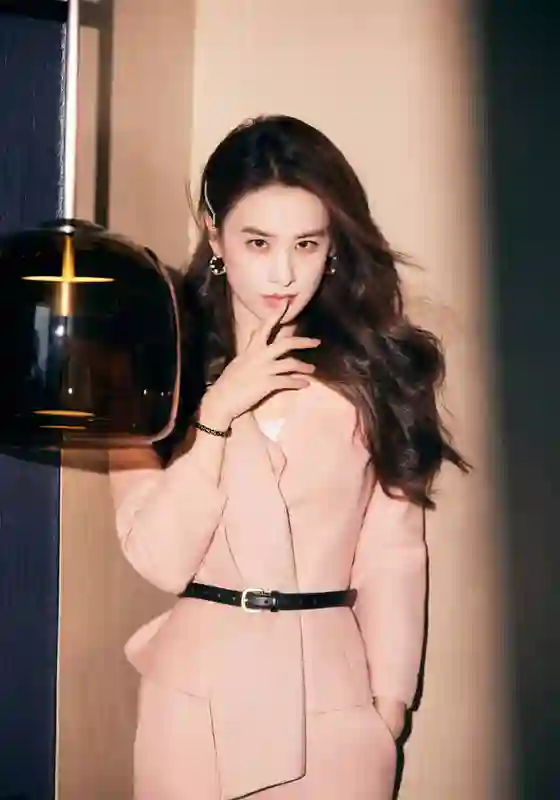 黄圣依po出与陈梦程潇李嘉格合照，鬼脸造型超吸睛