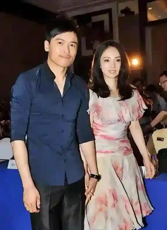 彻底释怀！董璇高云翔离婚6年后，一个甜蜜二婚，一个退圈生女