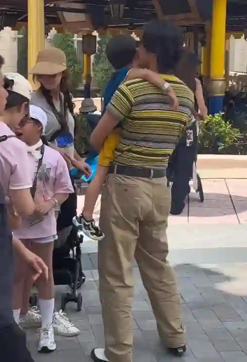 林志玲夫妇带娃出游，暴露了最真实的夫妻关系，家庭地位一目了然