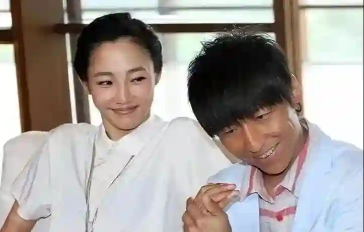 41岁白百何首晒二胎，二婚丈夫身份终于曝光：兜兜转转还是你！