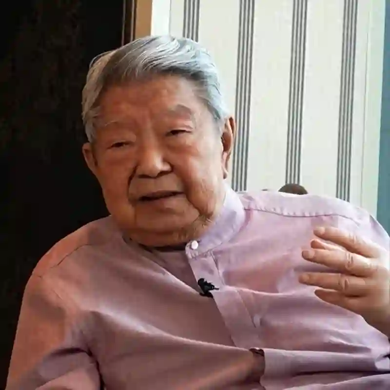 蔡澜去世才7天，恶心一幕出现！舒淇费力“穿上的衣服”又被扒下